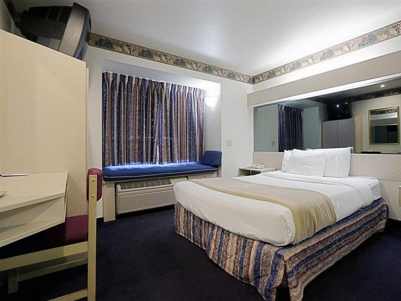 Americas Best Value Inn Racine Extérieur photo
